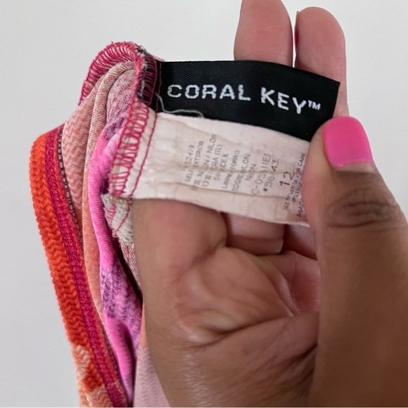 Coral Key Hawaiian Flower Gradient Print Vintage One Piece Swimsuit - Picture 5 of 5